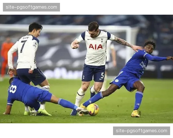 西汉姆联对阵曼彻斯特城 展现定位球攻防较量 西汉姆联对阵曼彻斯特城 展现定位球攻防较量