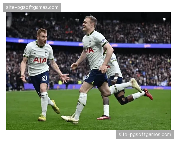 热刺新援扎卡长传精准,成中场指挥官 热刺新援扎卡长传精准,成中场指挥官