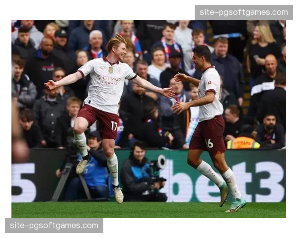 达伦·英格兰执法风格转变 从曼城战拒介入到水晶宫战被说服