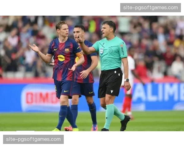 前巴萨高管弗雷克萨怒斥裁判无耻 要求将执法官员送上法庭